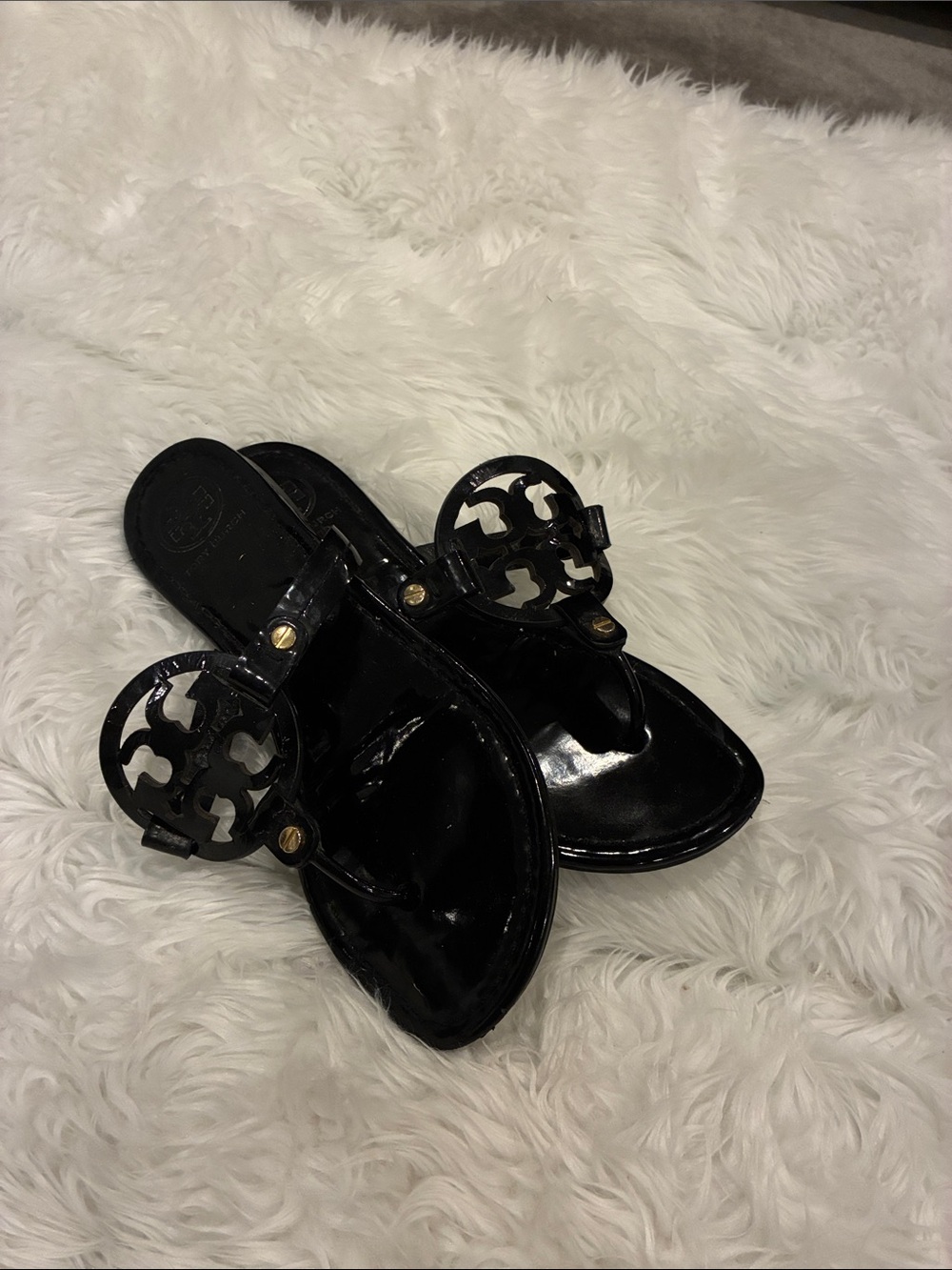 Tory Burch Black Patent Logo Thong Sandals - Picture 5 of 5